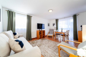 Bright 2BR flat off trendy Chiswick High Road